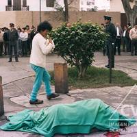 Residents find a body in a neighborhood of the capital
