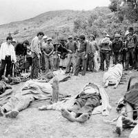 Cadavres des sept paysans assassinés le 29 novembre 1990