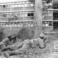 Membres des Forces armées sur le campus de l'Université nationale majeure de San Marcos