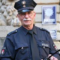 Policía